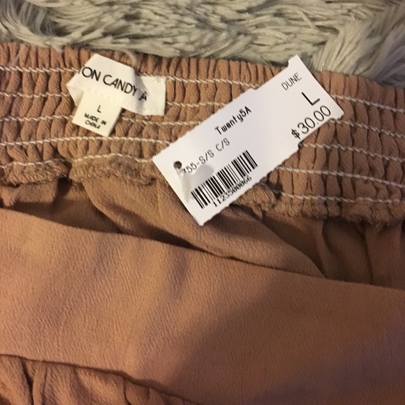 Off the shoulder flowy top with tie sleeves - Picture 3 of 3